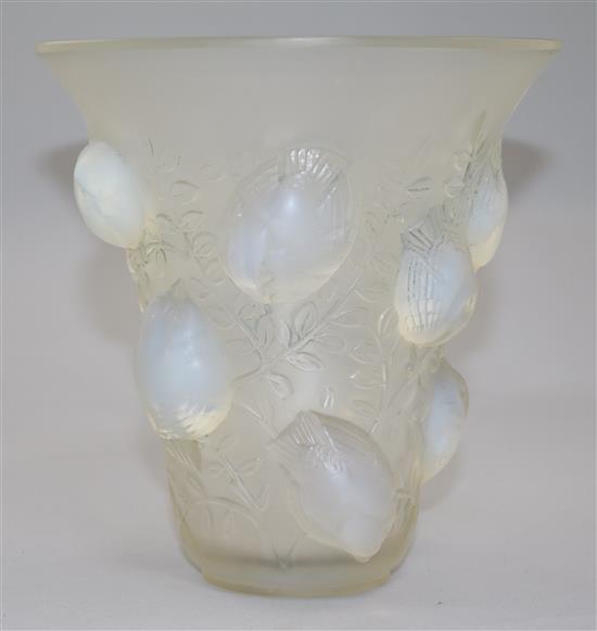 A René Lalique Saint-Francois opalescent glass vase, 17.5cm